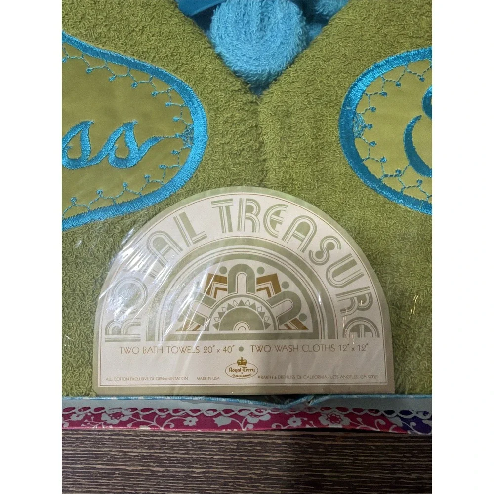 Vintage Royal Treasures 1960's Towel & Wash Cloth Wedding Set Old Stock USA Made